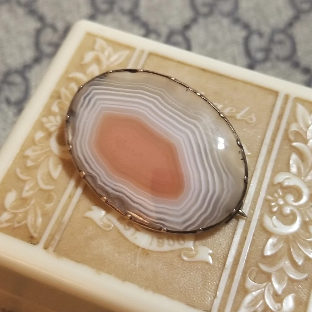10KT ROSE GOLD Early Victorian Banded Agate Brooch